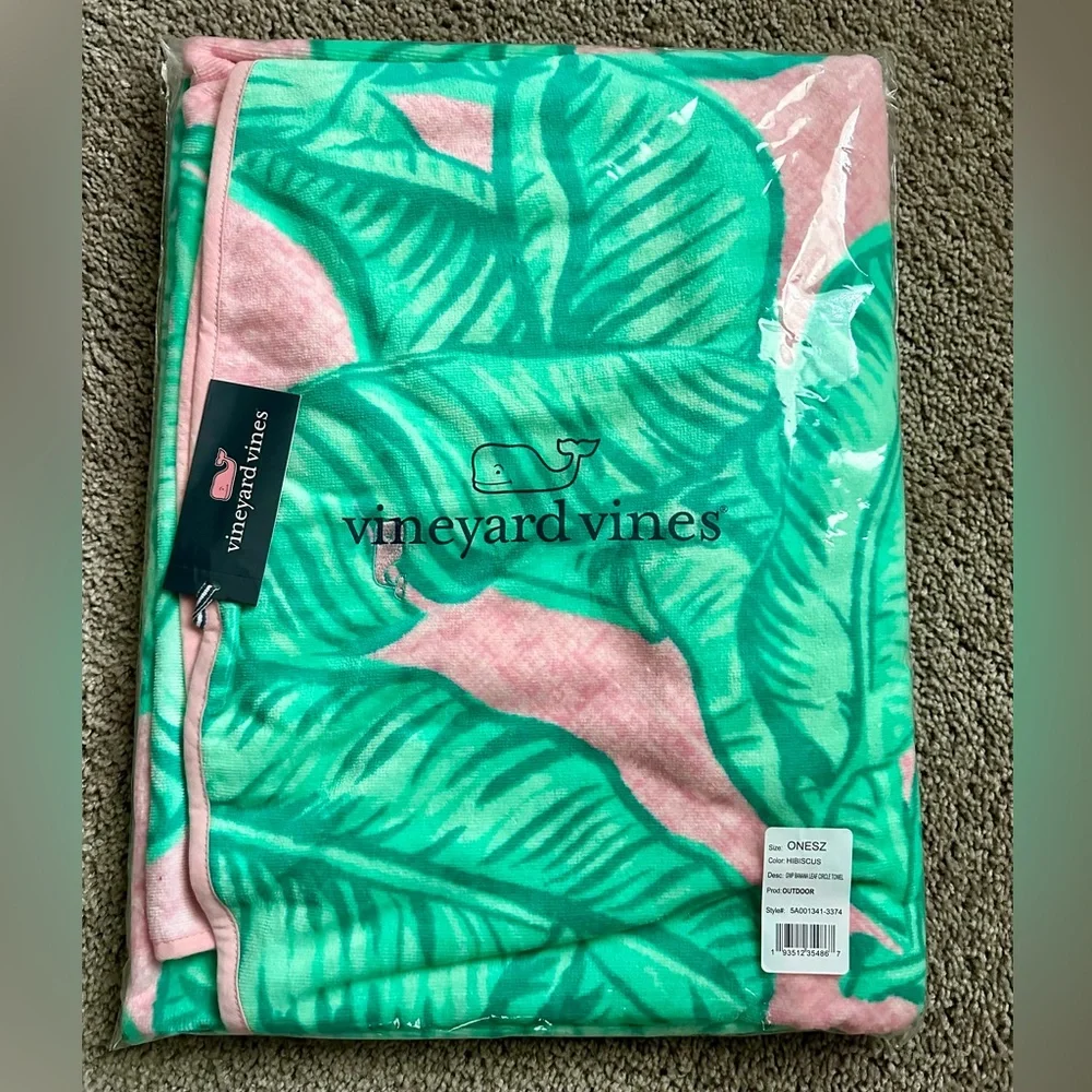 NWT Vineyard Vines Banana Leaf Circle Beach Towel
